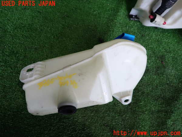 2UPJ-9239606791]アウディ・A4 アバント(8EALT)ウォッシャータンク1 中古_3
