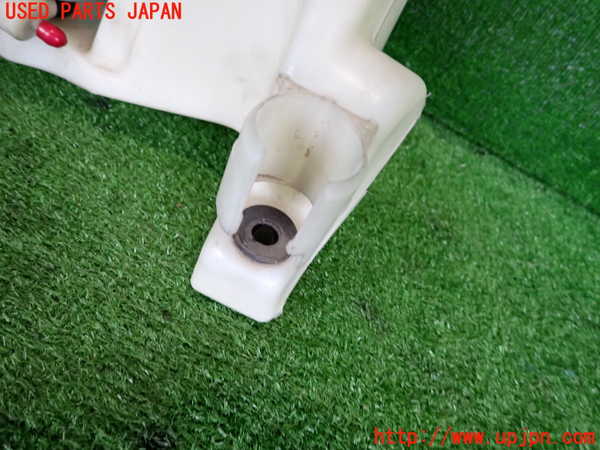 2UPJ-9239606791]アウディ・A4 アバント(8EALT)ウォッシャータンク1 中古_4