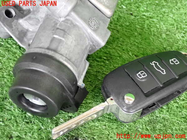 2UPJ-9239606110]アウディ・A4 アバント(8EALT)エンジンコンピューター 中古_4