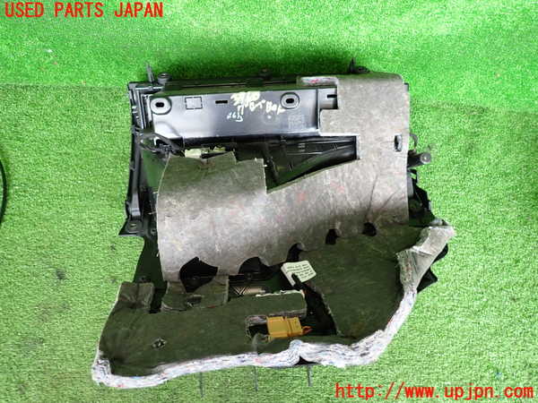 2UPJ-9239607516]アウディ・A4 アバント(8EALT)グローブボックス1 中古_4