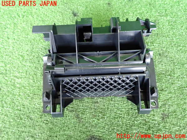 2UPJ-9239607821]アウディ・A4 アバント(8EALT)灰皿1 中古_3