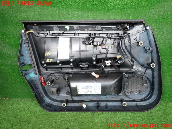 2UPJ-9239601234]アウディ・A4 アバント(8EALT)右前ドア内張り 中古_2