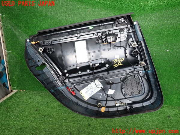 2UPJ-9239601294]アウディ・A4 アバント(8EALT)右後ドア内張り 中古_2