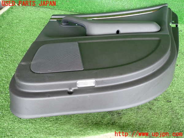 2UPJ-9239601294]アウディ・A4 アバント(8EALT)右後ドア内張り 中古_5