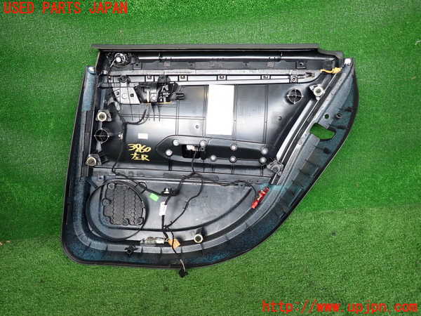 2UPJ-9239601324]アウディ・A4 アバント(8EALT)左後ドア内張り 中古_2