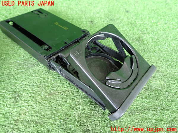 2UPJ-9239607810]アウディ・A4 アバント(8EALT)ドリンクホルダー 中古_3