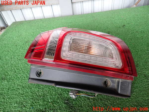 2UPJ-9239611530]エクスプローラー(1FMHK9)右テールランプ 中古_2