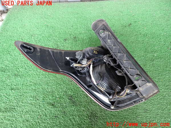 2UPJ-9239611530]エクスプローラー(1FMHK9)右テールランプ 中古_3