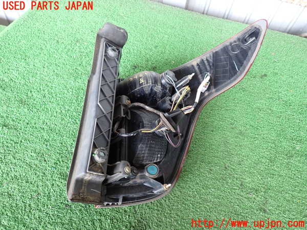 2UPJ-9239611536]エクスプローラー(1FMHK9)左テールランプ 中古_3