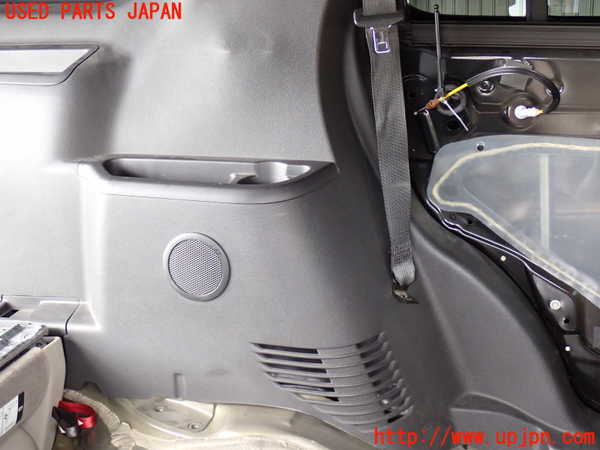 2UPJ-9239617680]エクスプローラー(1FMHK9)左リアピラートリム (ジャンク品) 中古_4