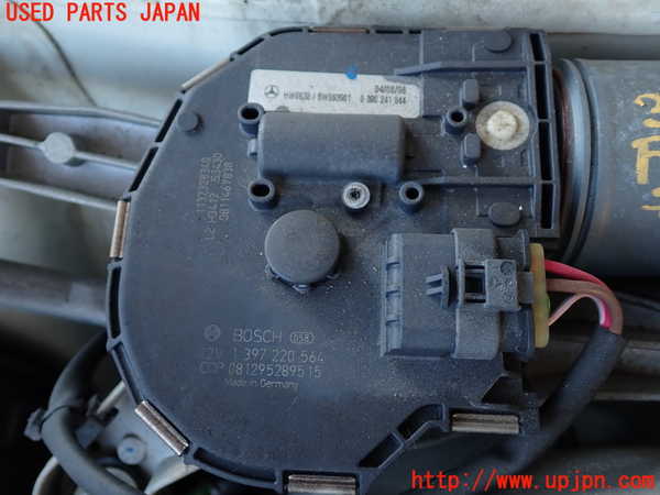 2UPJ-9239636770]ベンツ C200 コンプレッサー ステーションワゴン S204(204241)フロントワイパーモーター 中古_2