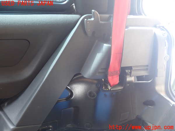 1UPJ-9239667675]VW ルポGTI(6EAVY)右リアピラートリム 中古_2