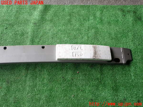 1UPJ-9239681014]アイシス(ANM10W)フロントバンパーホースメント 中古_2