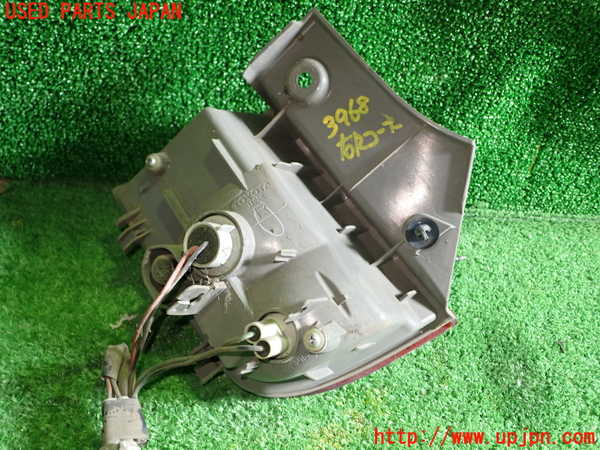1UPJ-9239681154]アイシス(ANM10W)右リアコーナーランプ 中古_3