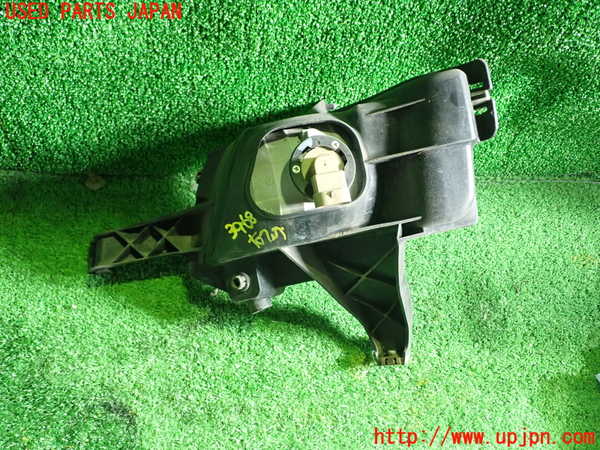 1UPJ-9239681180]アイシス(ANM10W)右フォグ 中古_3