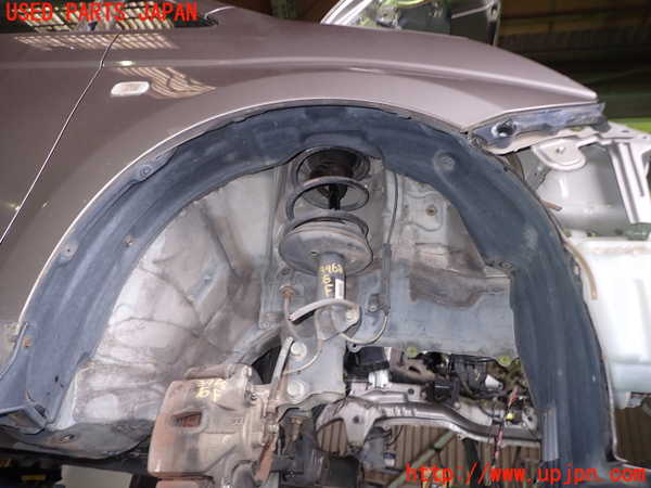1UPJ-9239681090]アイシス(ANM10W)右前フェンダーライナー 中古_2