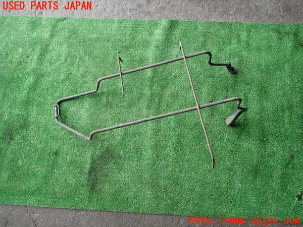 1UPJ-9239681700]アイシス(ANM10W)スペアタイヤキャリア 中古_2
