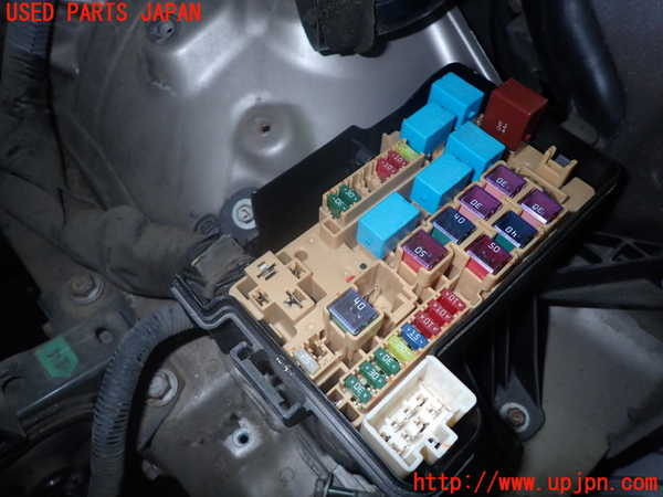 1UPJ-9239686742]アイシス(ANM10W)ヒューズボックス2 中古_2