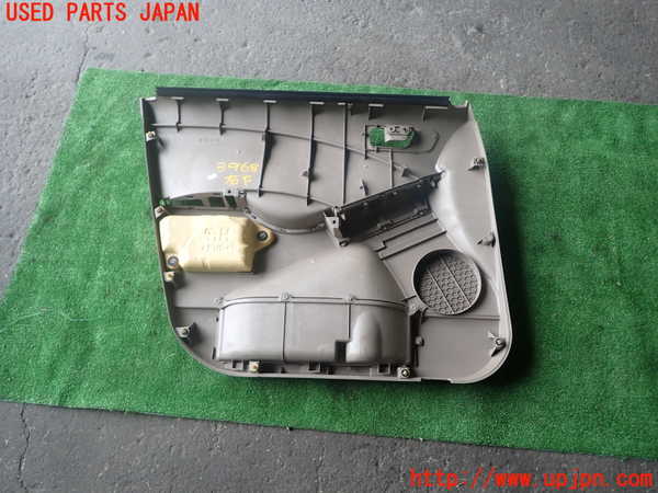 1UPJ-9239681234]アイシス(ANM10W)右前ドア内張り 中古_5