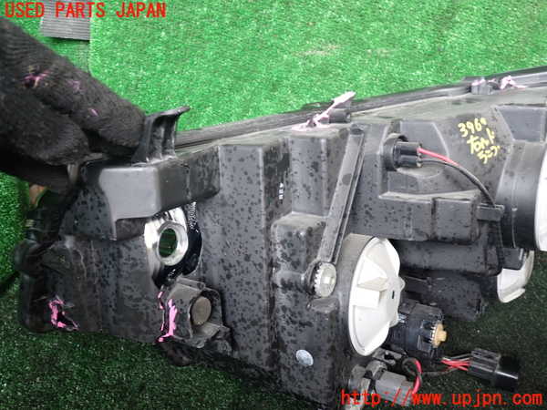 1UPJ-9239691130]デリカD：5(CV2W)右ヘッドライト HID (ジャンク品) 中古_4