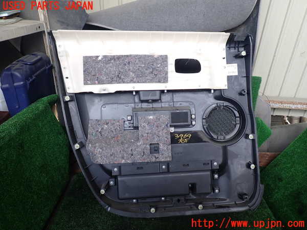 1UPJ-9239691234]デリカD：5(CV2W)右前ドア内張り 中古_4