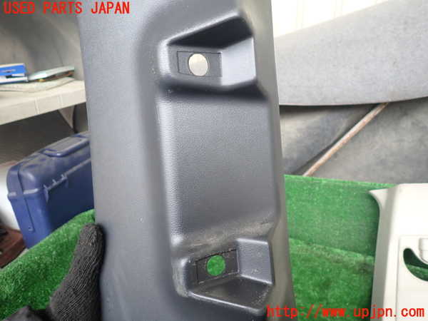 1UPJ-9239697665]デリカD：5(CV2W)右センターピラートリム 中古_2