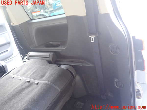 1UPJ-9239697675]デリカD：5(CV2W)右リアピラートリム 中古_4