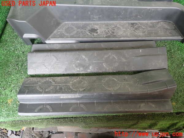 1UPJ-9239697740]デリカD：5(CV2W)スカッフプレート 中古_2