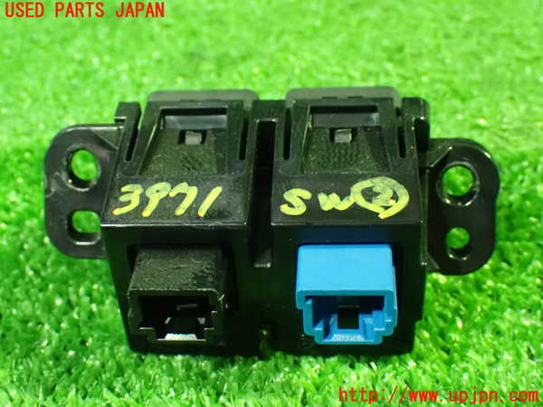 1UPJ-9239716307]セレナ Sハイブリッド(HC26)スイッチ2(アイドリングストップOFF 横滑り防止OFF) 中古_2