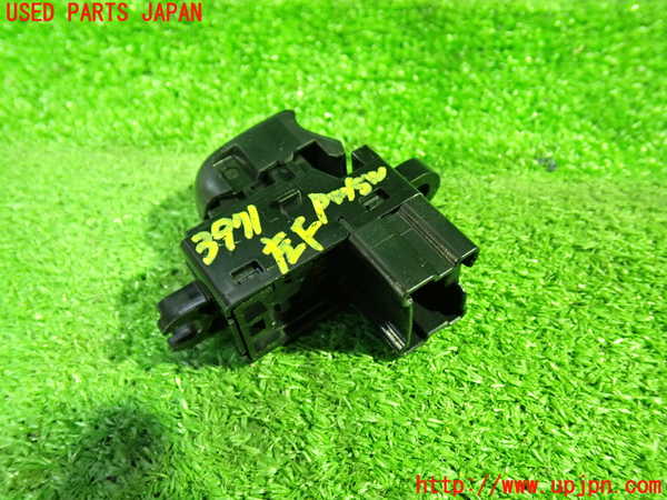 1UPJ-9239716245]セレナ Sハイブリッド(HC26)左前パワーウィンドウスイッチ 中古_2