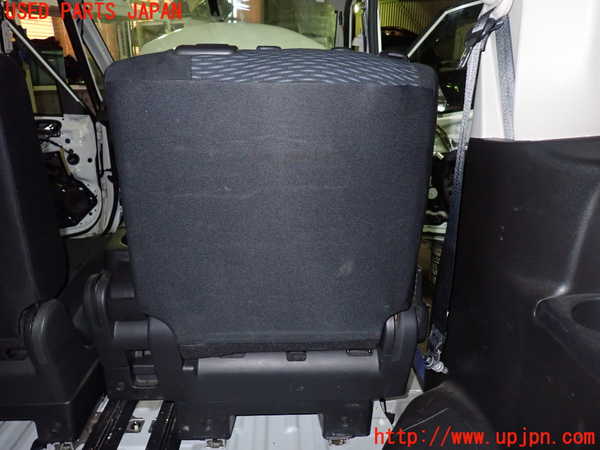 1UPJ-9239717145]セレナ Sハイブリッド(HC26)右2列目シート 中古_4