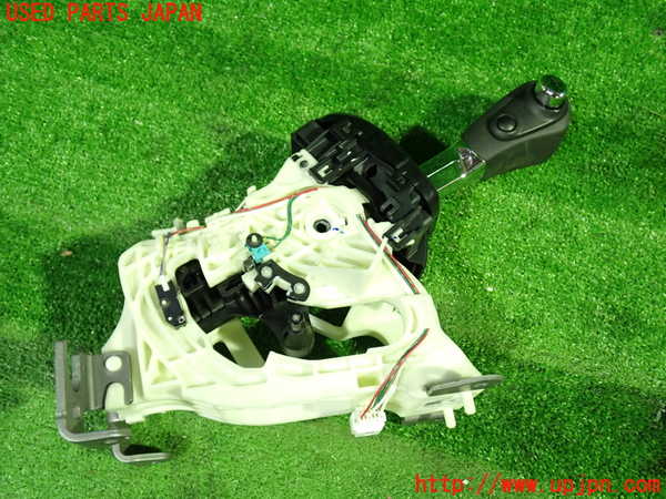 1UPJ-9239717555]セレナ Sハイブリッド(HC26)ATシフトレバー 中古_2