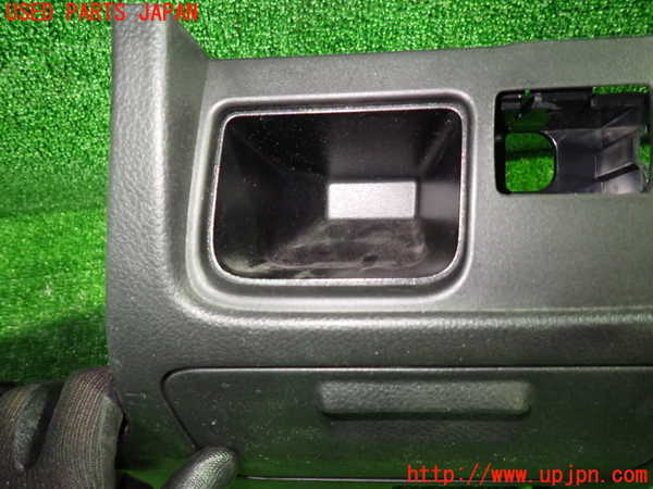 1UPJ-9239717841]セレナ Sハイブリッド(HC26)小物入れ1 中古_2