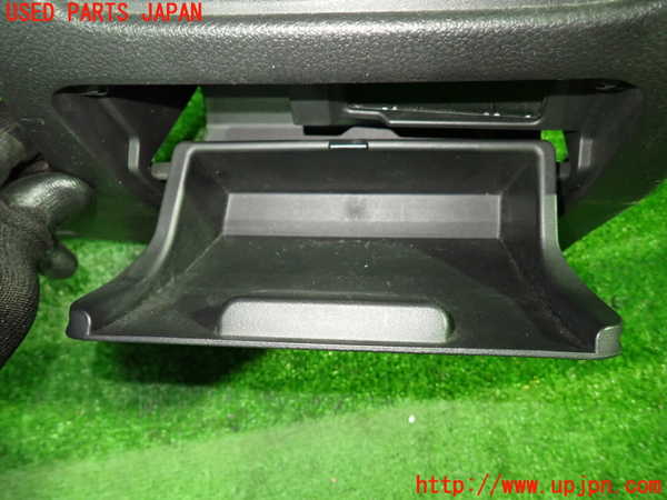 1UPJ-9239717841]セレナ Sハイブリッド(HC26)小物入れ1 中古_3