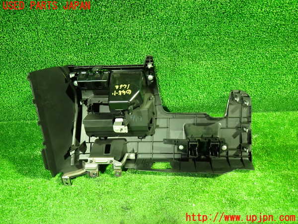 1UPJ-9239717841]セレナ Sハイブリッド(HC26)小物入れ1 中古_4