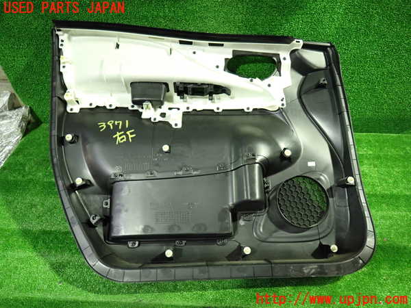 1UPJ-9239711234]セレナ Sハイブリッド(HC26)右前ドア内張り 中古_4