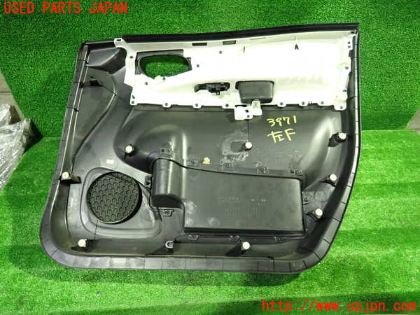 1UPJ-9239711264]セレナ Sハイブリッド(HC26)左前ドア内張り 中古_4