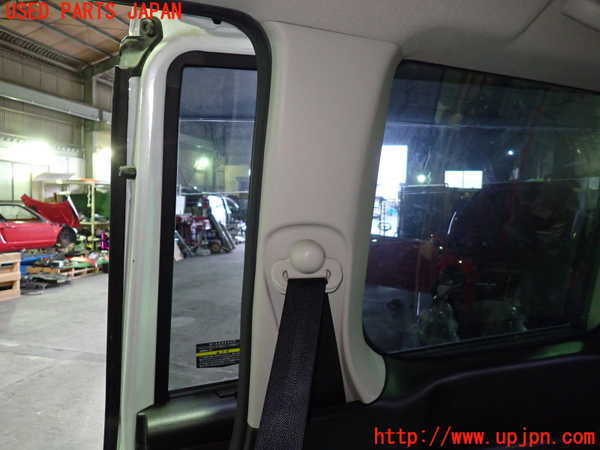 1UPJ-9239717675]セレナ Sハイブリッド(HC26)右リアピラートリム 中古_2