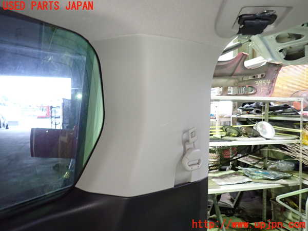 1UPJ-9239717675]セレナ Sハイブリッド(HC26)右リアピラートリム 中古_3