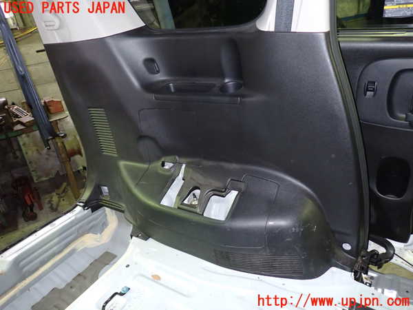 1UPJ-9239717680]セレナ Sハイブリッド(HC26)左リアピラートリム 中古_4