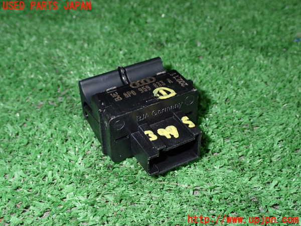 1UPJ-9239756306]アウディ・TT クーペ(8JCDA)スイッチ1 (バックドア・フューエル) 中古_3