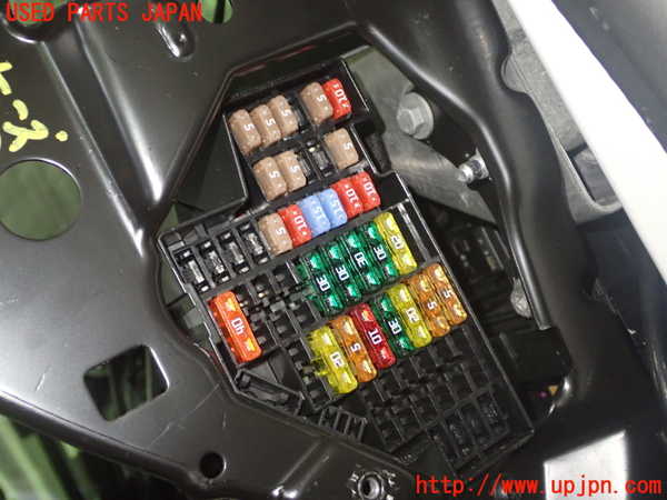 1UPJ-9239756741]アウディ・TT クーペ(8JCDA)ヒューズボックス1 中古_2