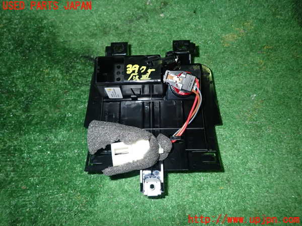 1UPJ-9239757821]アウディ・TT クーペ(8JCDA)灰皿1 中古_2