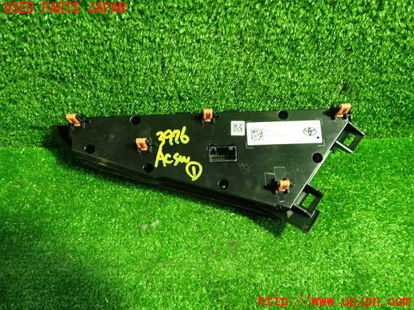 1UPJ-9239766066]カムリハイブリッド(AXVH70)エアコンスイッチ1 中古_3