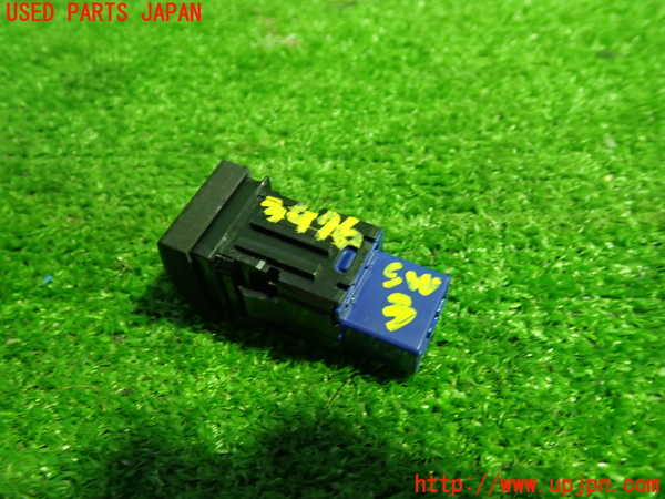 1UPJ-9239766308]カムリハイブリッド(AXVH70)スイッチ3 (給油口ホールド) 中古_2