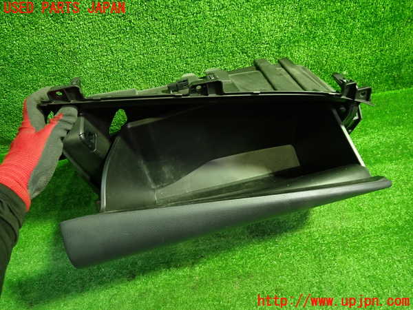 1UPJ-9239767516]カムリハイブリッド(AXVH70)グローブボックス1 中古_2