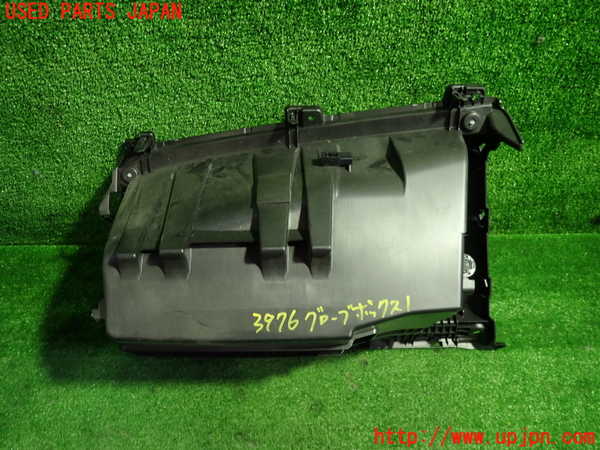 1UPJ-9239767516]カムリハイブリッド(AXVH70)グローブボックス1 中古_3