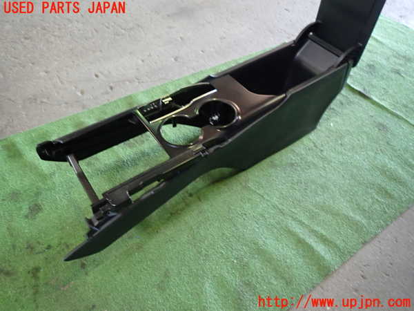 1UPJ-9239767540]カムリハイブリッド(AXVH70)センターコンソール 中古_3