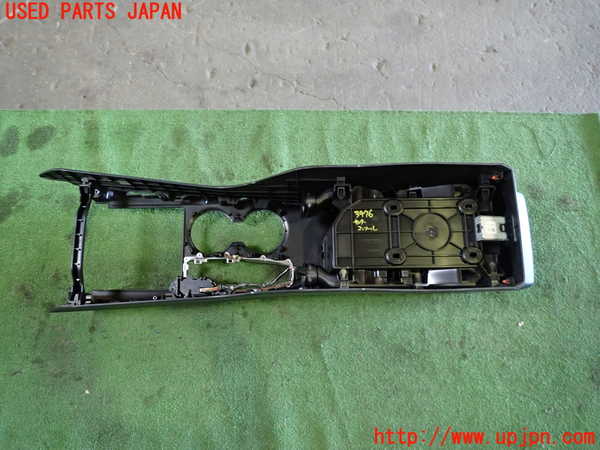 1UPJ-9239767540]カムリハイブリッド(AXVH70)センターコンソール 中古_4