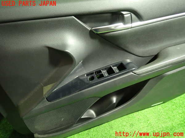 1UPJ-9239761234]カムリハイブリッド(AXVH70)右前ドア内張り 中古_2
